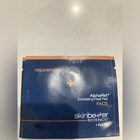 Skinbetter Science AlphaRet Exfoliating Peel Pads Set of 17 - Picture 4 of 8